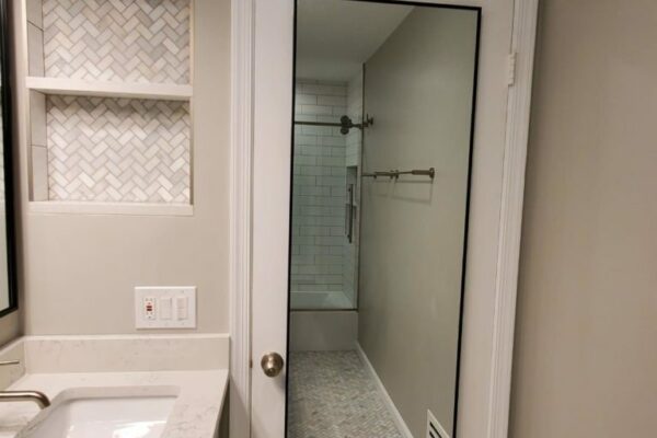 Bathroom-mirror-in-white-bathroom-768x1024