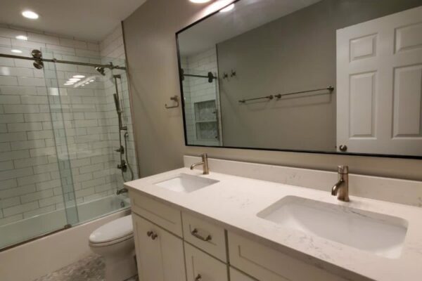 white-bathroom-vanity-with-lighting-768x1024