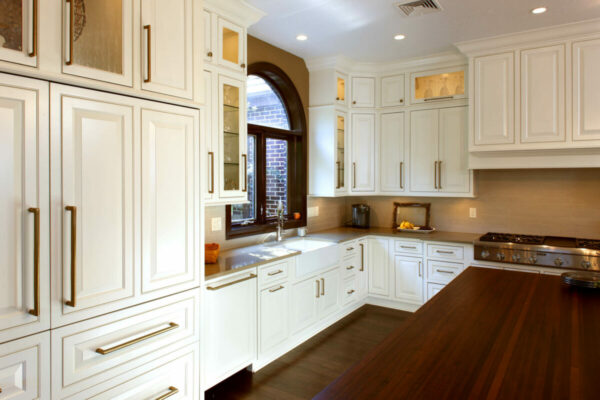 Showplace Cabinetry - kitchen -spacious