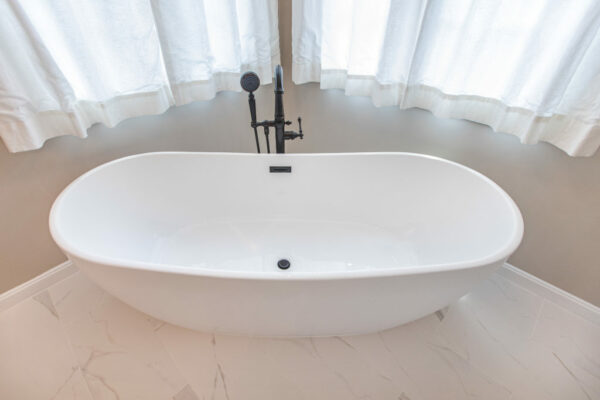 bathroom-bathtub-installation-ashburn-1024x683