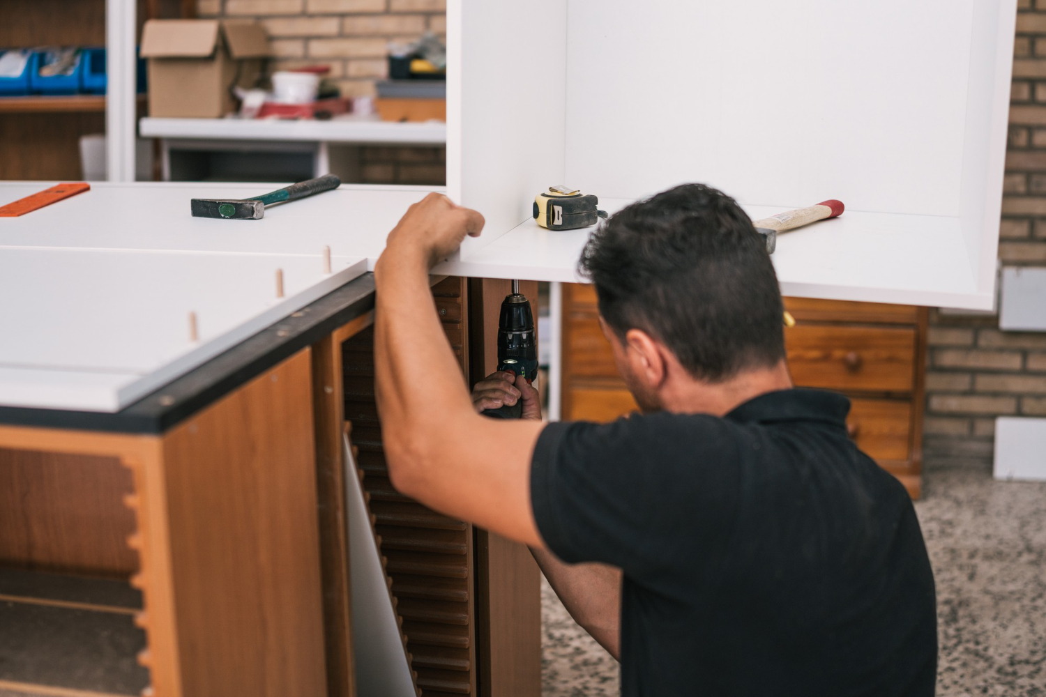 Ensure a smooth remodeling experience by selecting the right contractor—follow our guide to make an informed and confident choice.